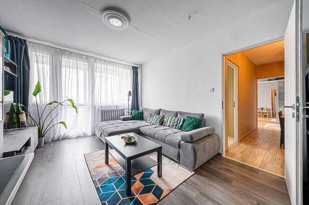 Elad� lak�s - Budapest X. ker�let, Fels�r�kos