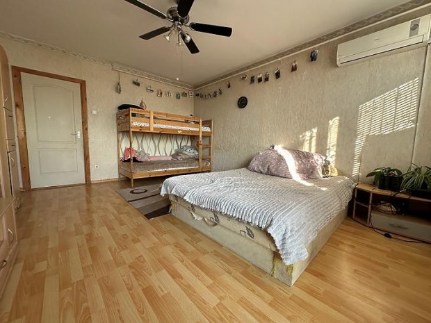 Elad� lak�s - Budapest X. ker�let, Laposd�l�