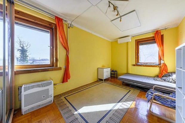 Elad� lak�s - Budapest X. ker�let, Laposd�l�