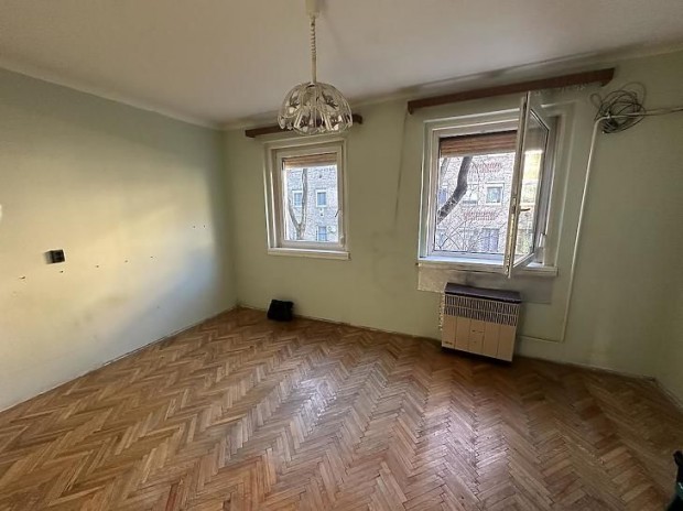 Elad� lak�s - Budapest X. ker�let, Laposd�l�