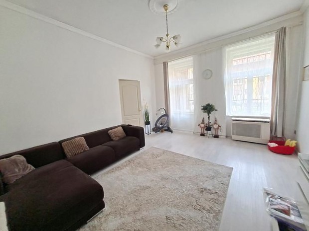 Elad� lak�s - Budapest X. ker�let, Ligettelek