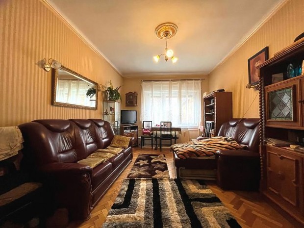 Elad� lak�s - Budapest X. ker�let, Ligettelek