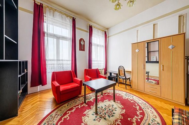 Elad� lak�s - Budapest X. ker�let, Ligettelek