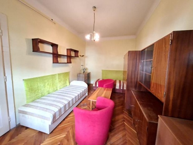 Elad� lak�s - Budapest X. ker�let, Ligettelek