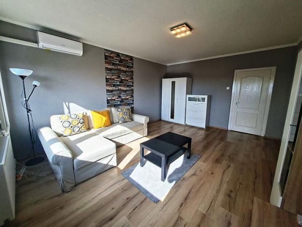 Elad� lak�s - Budapest X. ker�let, Ligettelek