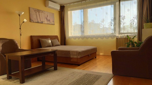 Elad� lak�s - Budapest X. ker�let, �jhegy, K�v�g� utca