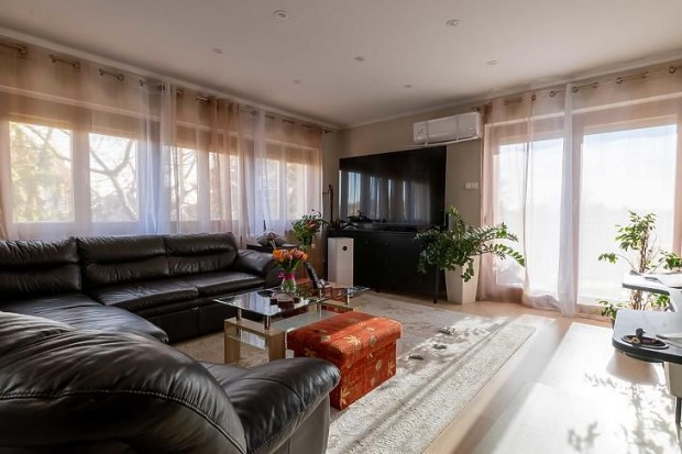 Elad� lak�s - F�t