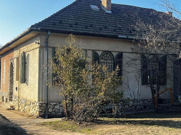 Elad� lak�s - G�d�ll�