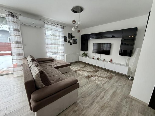 Elad� lak�s - V�c