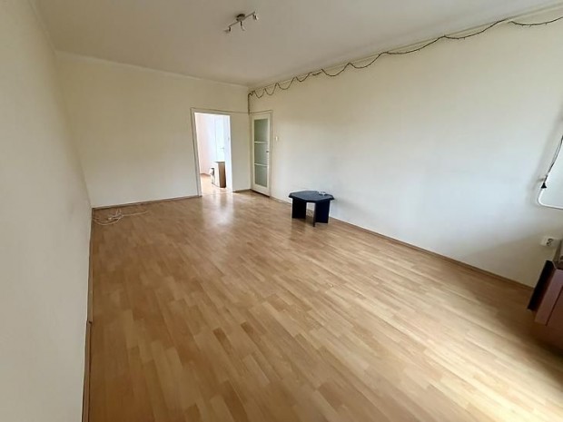 Elad� lak�s - V�c