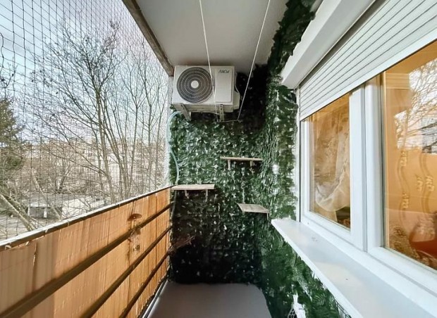 Elad� lak�s - V�c