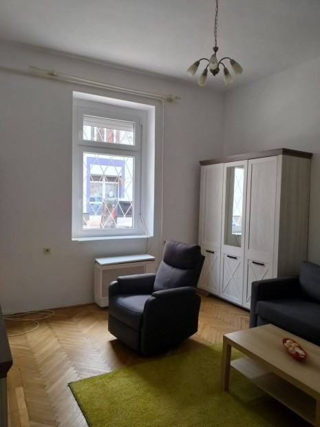 Elad� lak�s fel�j�tott t�gla lak�s a �jpesten