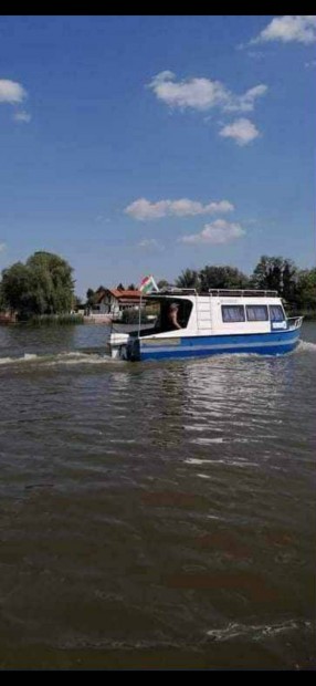 Elad� lak�haj� 7m X 2,3m