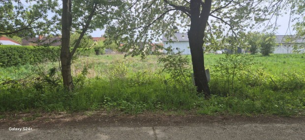 Elad� lak��vezeti telek, K�szeg, R�tiv�lgyi utca