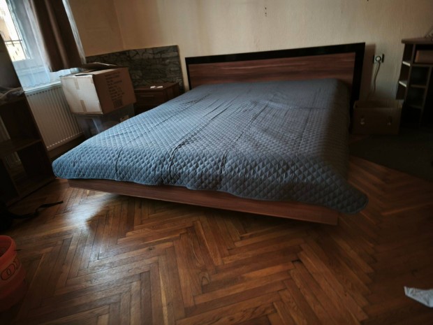 Eladó lebegő ágy