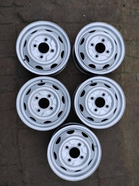 Elad lemezfelni. 4x110. R12. 4J. ET50. 67,1mm. Daihatsun volt. 25e/5d