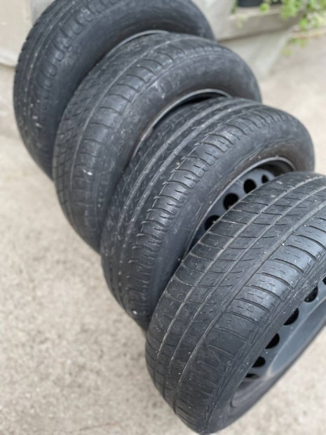 Eladó lemezfelni szett gumival Mercedes A-Class ( A osztály) autóra