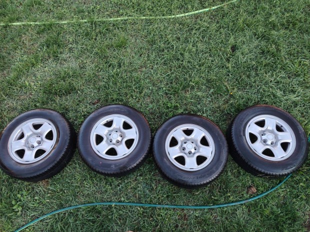 Elad� lett 4db 215/70R16 t�li gumi ac�lfelnivel!