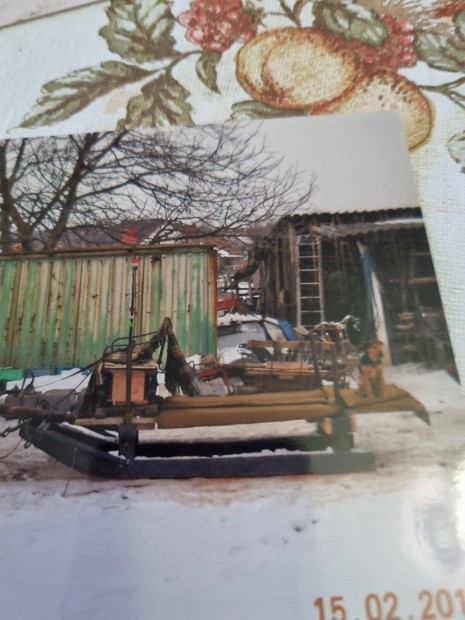 Elad� lovas sz�nk�