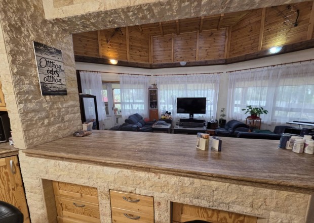 Elad� luxus ingatlan T�k�l�n! �ron alul, a Piac t�r k�zel�ben