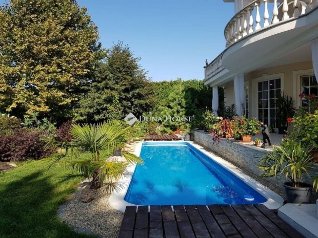 Elad� luxus villa, t�bbfunkci�s ingatlan Szad�n