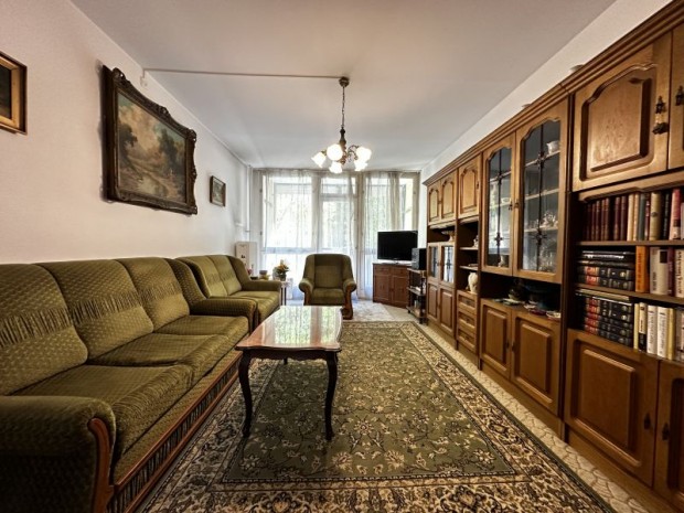 Elad� magasf�ldszinti lak�s a Kertv�rosban