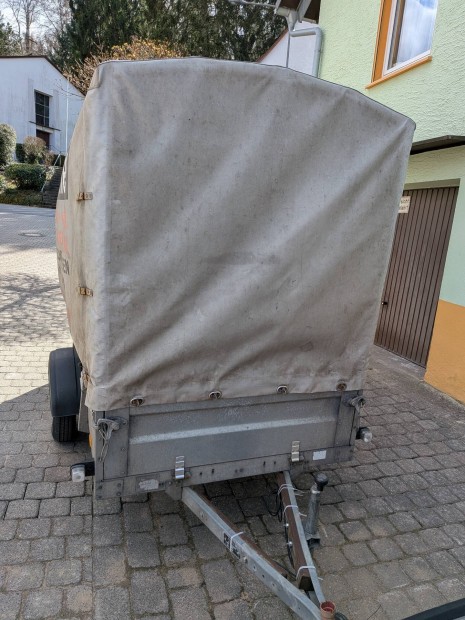 Elad� magasponyv�s ut�nfut� (Brenderup 2260S)