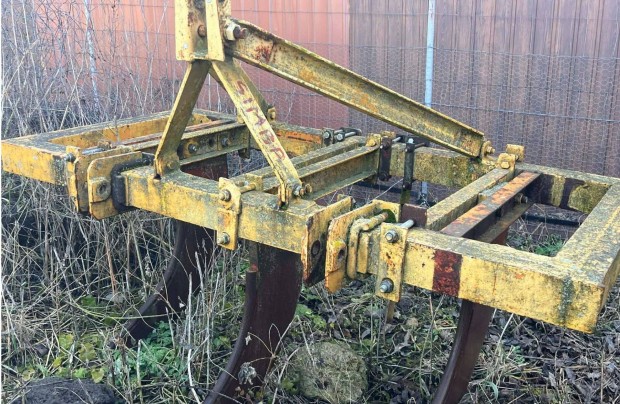 Elad� m�lylaz�t�