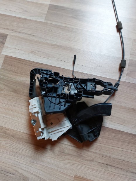 Eladó mercedes R320cdi jobb hátsó ajtózár