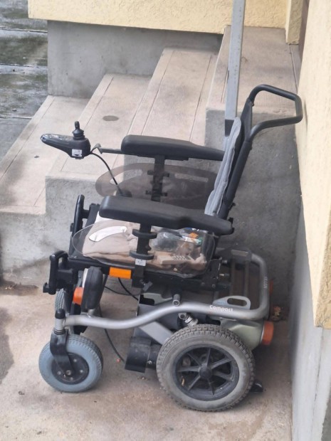 Elad meyrai elektromos rokkantkocsi