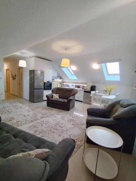 Elad� modern, alacsony rezsij� tet�t�ri lak�s Hajd�szoboszl�n, az Eur�