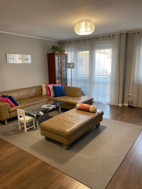 Elad� modern, t�rsash�zi lak�s a Selyem utc�n