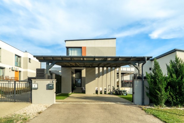 Elad� modern, �jszer� lak�s Biatorb�gy kedvelt �j �p�t�s� r�sz�n  a H