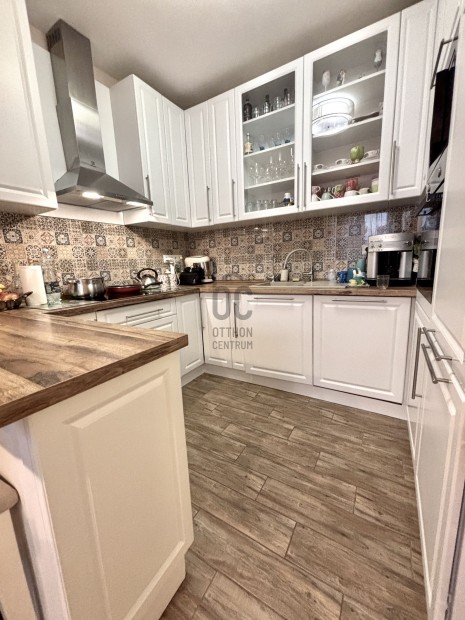 Elad� modern ikerh�zf�l S�msonkertben  nappali + 4 h�l�szoba, nagy ke