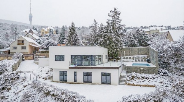 Elad� modern ingatlan P�csett, Mecsek-oldalon!