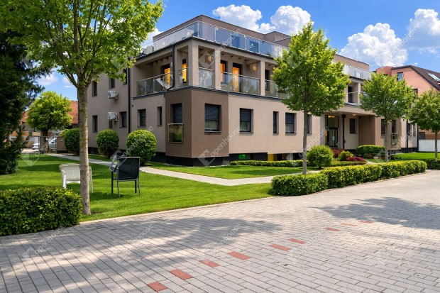 Elad� modern t�rsash�zi lak�s a belv�ros k�zel�ben