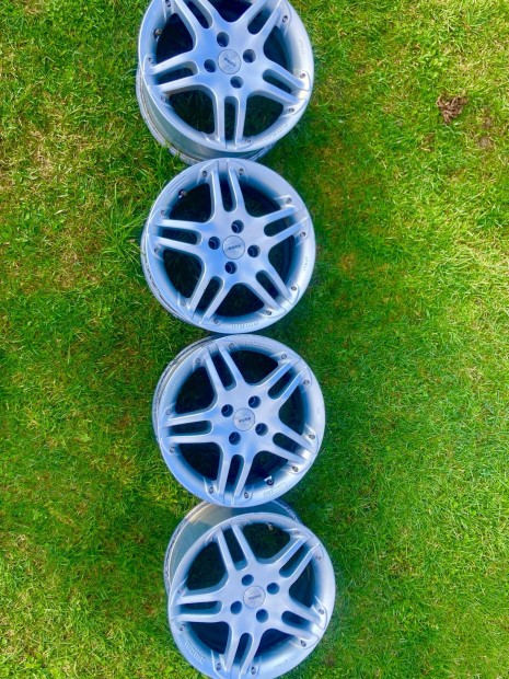 Elad� momo alufelnik!