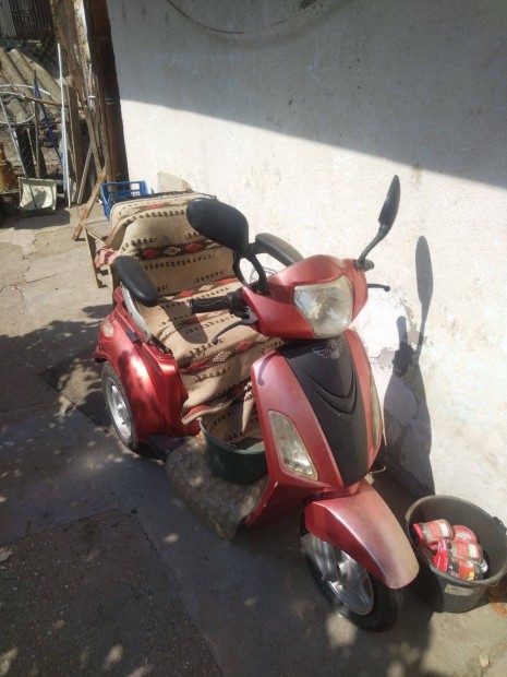 Elad moped aksi cserlni kell rd:06 30 836 6060