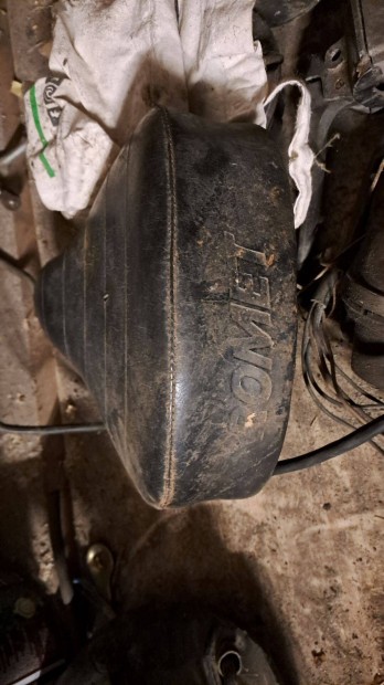 Elad� motoralkatr�szek