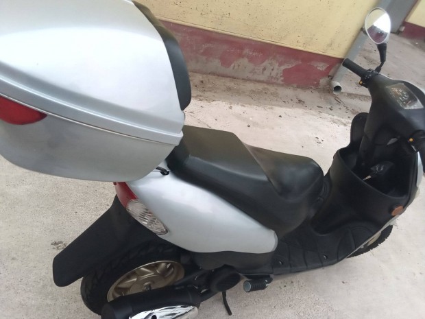 Eladó motoralkatrészek keeway