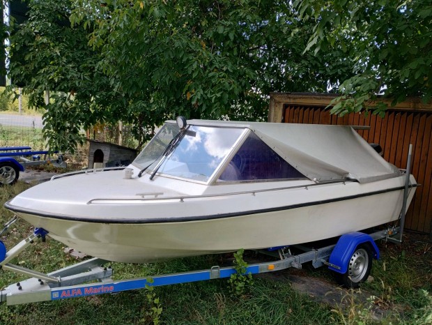 Elad� motorcs�nak 4 �tem� motorral