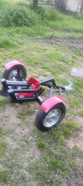 Eladó motormentő utánfutó