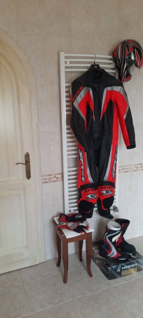 Eladó motoros ruha