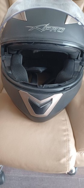 Eladó motoros sisak S-es méretben