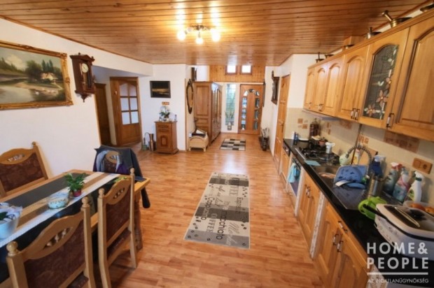 Elad� m�k�d� v�llalkoz�s! - Pusztaszer