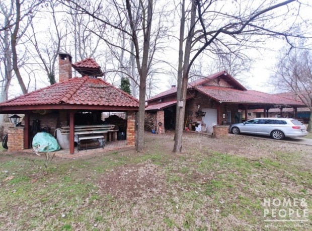 Elad� m�k�d� v�llalkoz�s + f�ld! - Pusztaszer