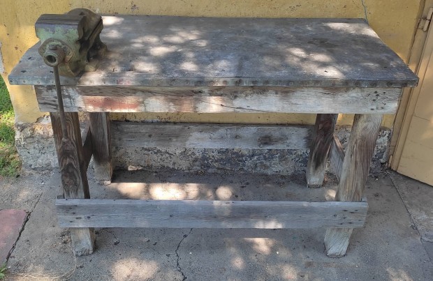 Eladó munkaasztal satu nélkül 130x65x88