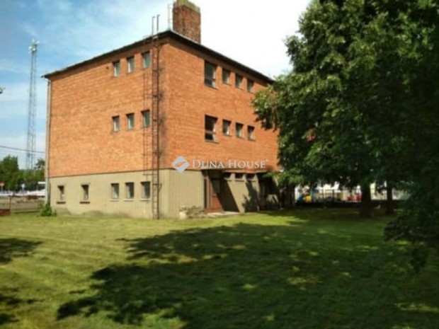 Elad� munk�ssz�ll� Biharkeresztesen, Rom�nia-�rt�nd hat�r mellett