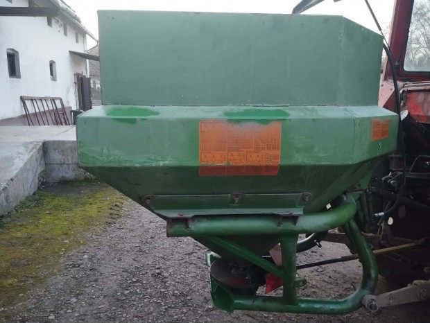 Elad� m�tr�gyasz�r�