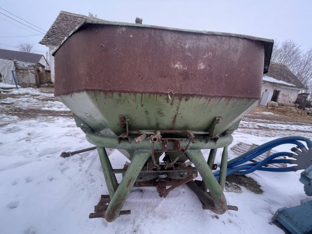 Elad� m�tr�gyaszor�